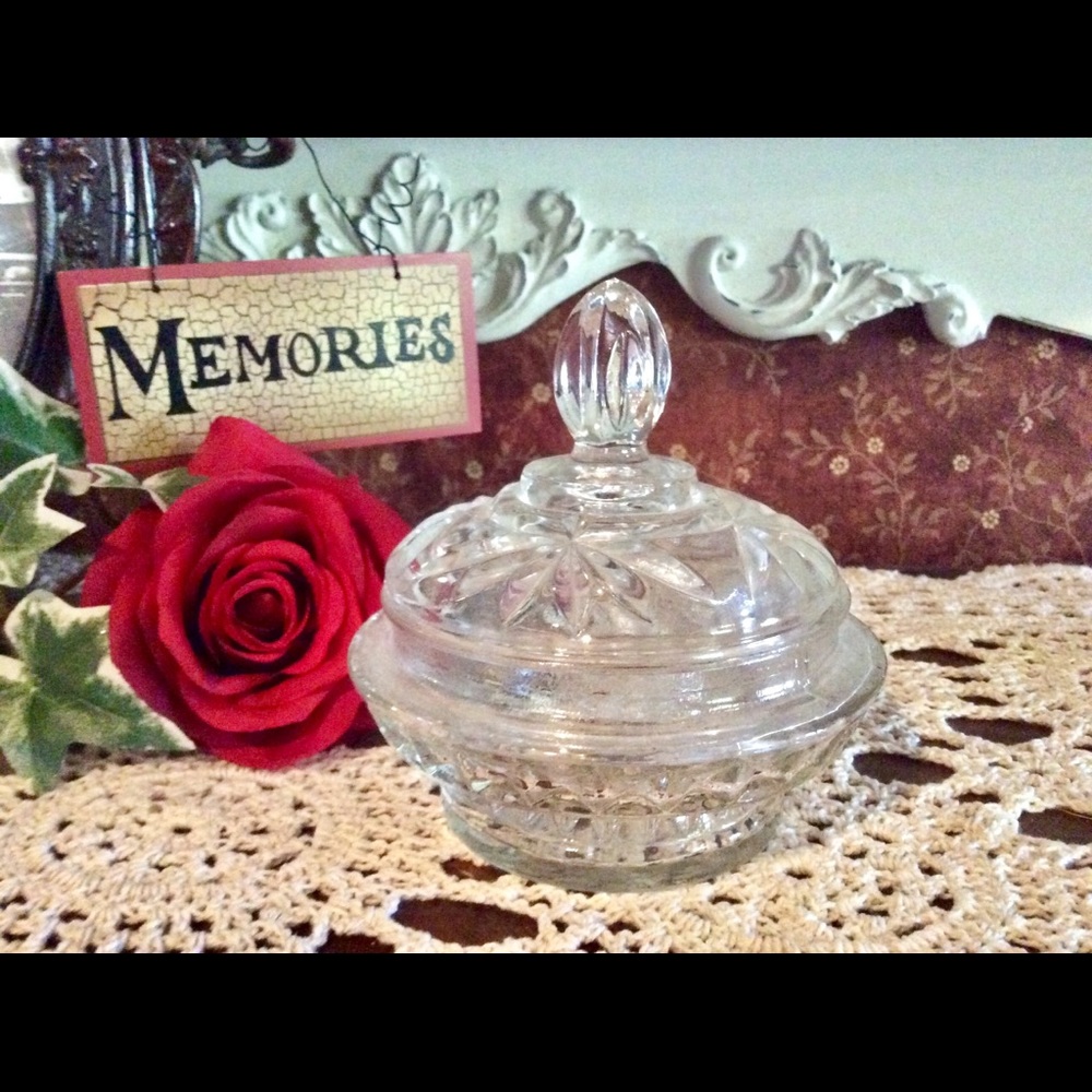 Vintage antique clear glass powder jar with lid perfect condition